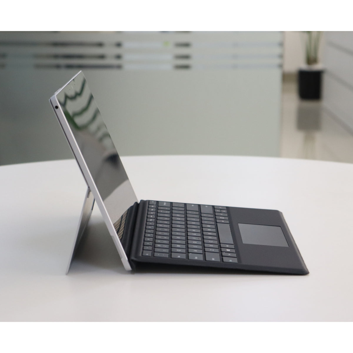 MICROSOFT SURFACE PRO 7 : 11th Gen i5, 16GB RAM, 256GB SSD, SN:19077