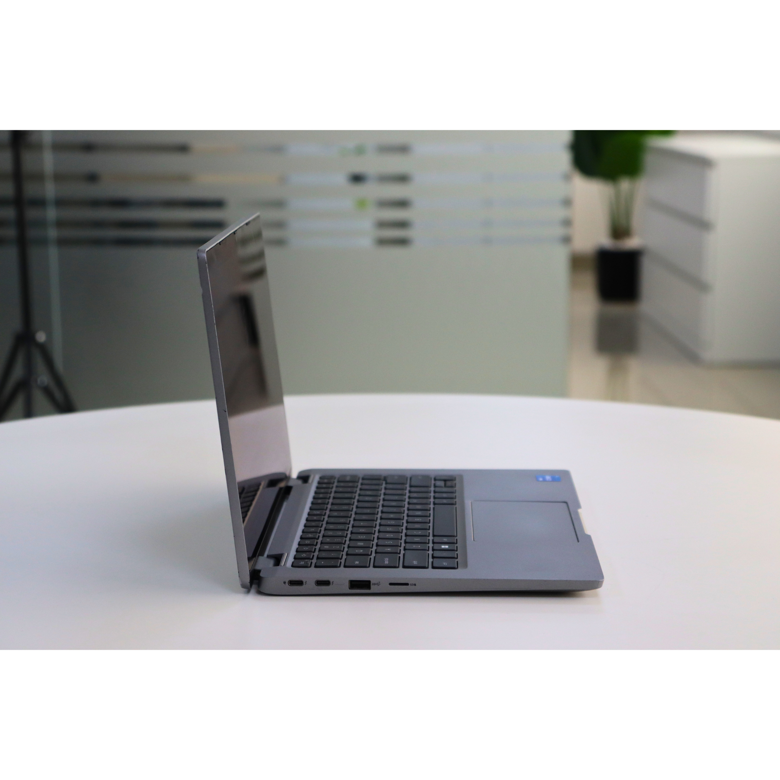 Dell LATITUDE 5330: 12th Gen i5, 16GB RAM, 256GB SSD, SN:06030