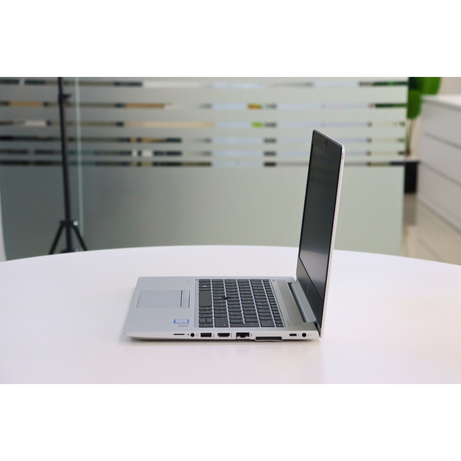 HP ELITEBOOK 830 G5: 8th Gen i5, 16GB RAM, 256GB SSD, SN:00609
