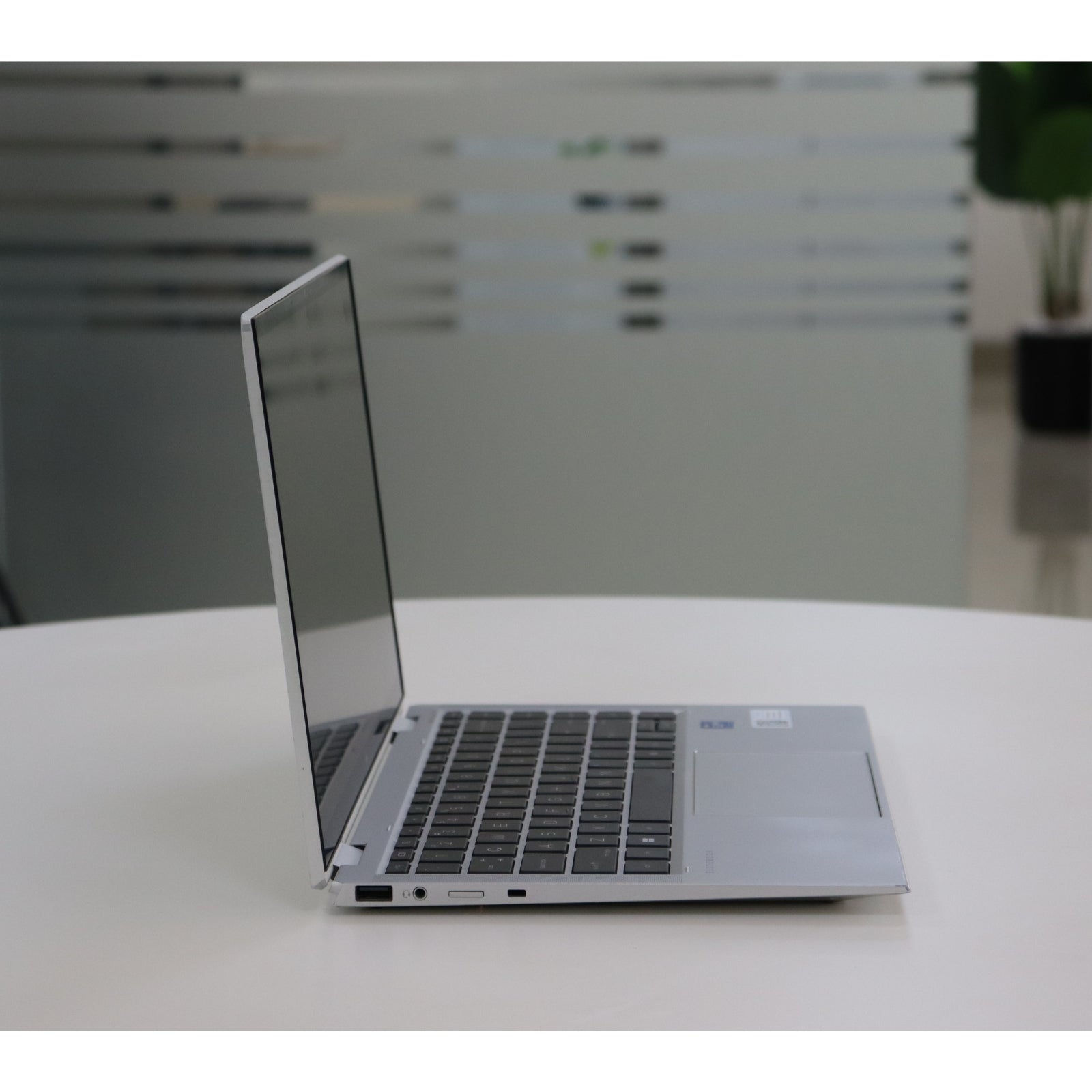 HP ELITEBOOK X360 1040 G8: Intel Core i7, 11th Gen, 16GB RAM, 512GB SSD SN:21445