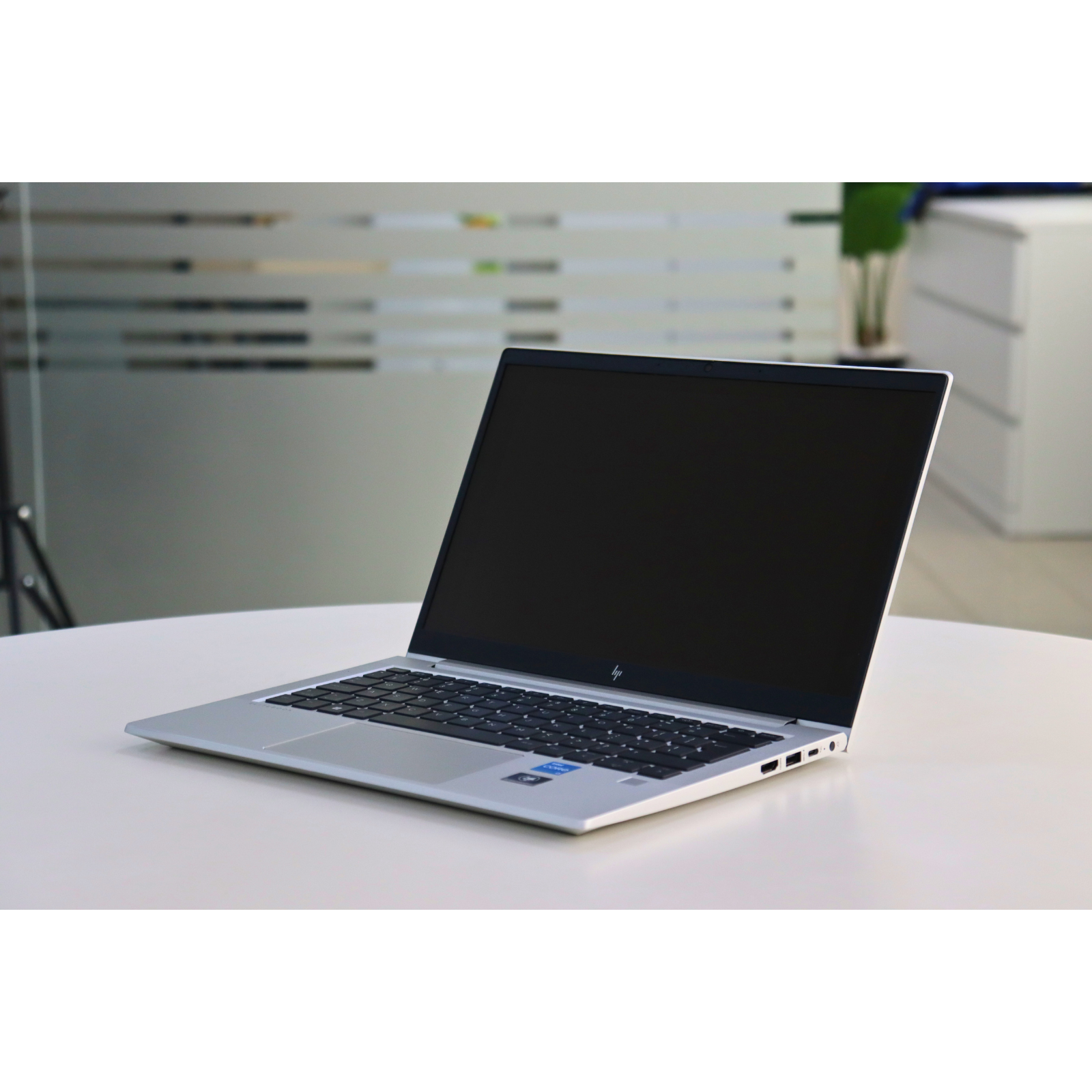 HP EliteBook 630 G9: Intel Core i3, 12th Gen, 8GB RAM, 256GB SSD SN:00945