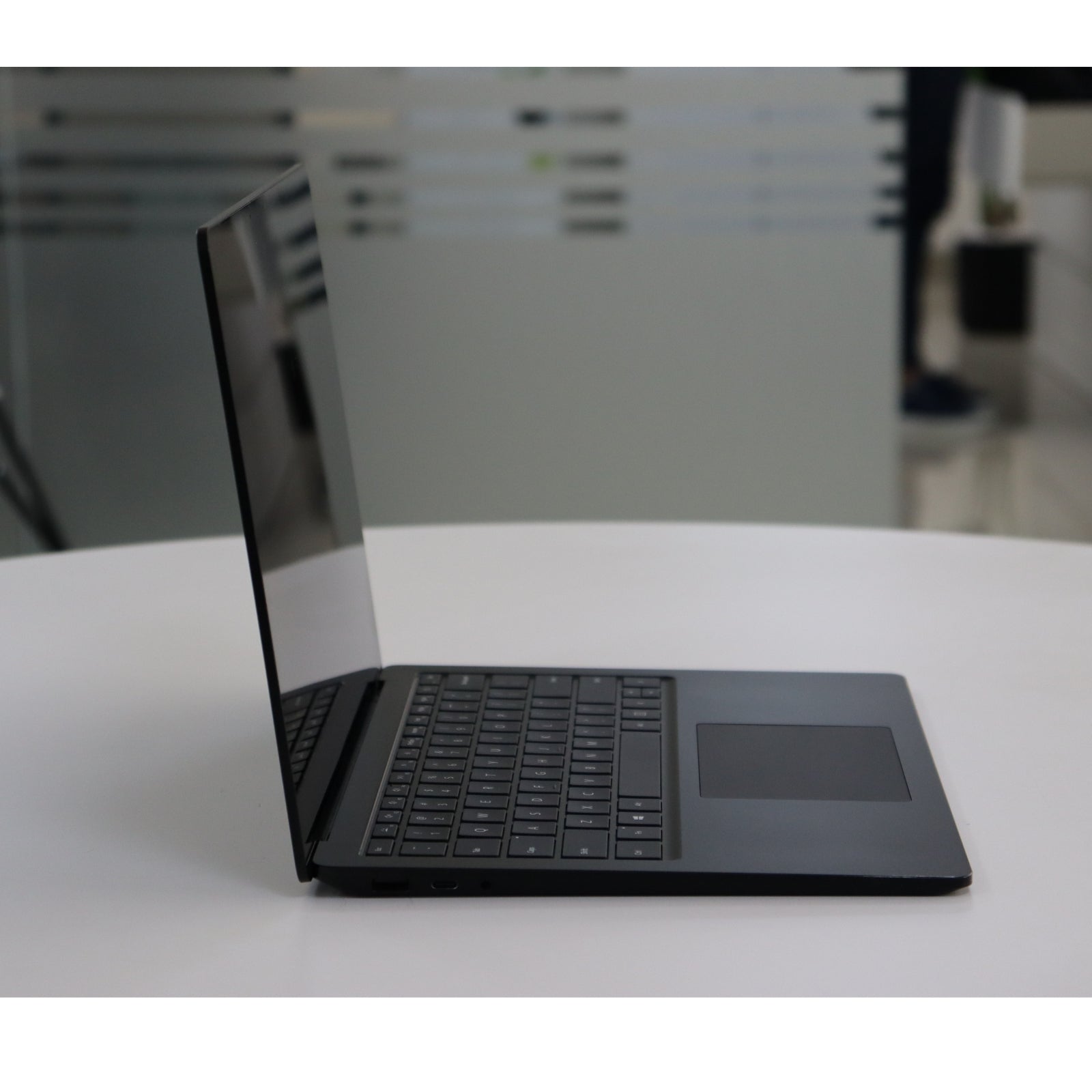 Microsoft Surface Laptop 3: 10th Gen i5, 8GB RAM, 256GB SSD, SN:18629