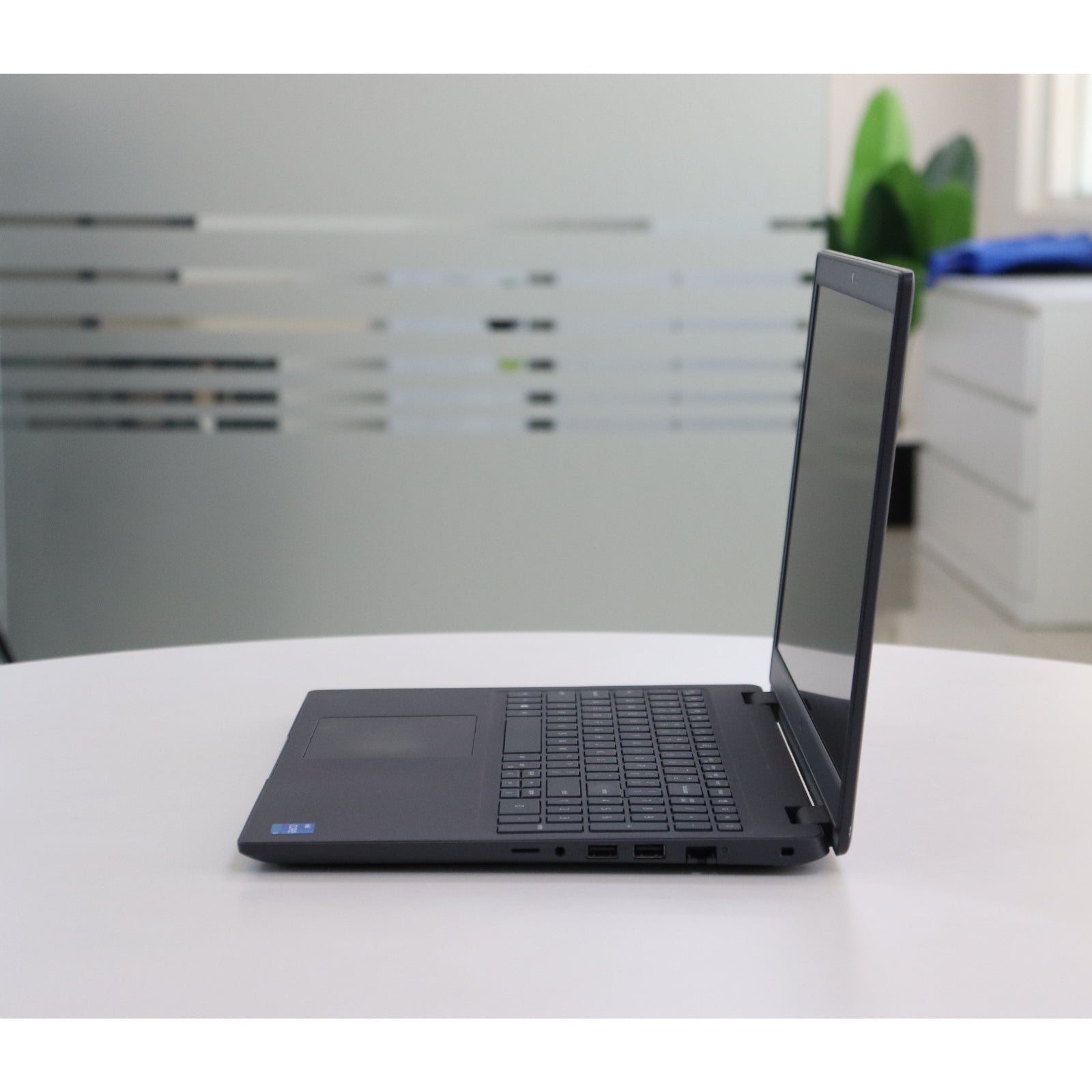 Dell Latitude 3510: Intel Core i5, 11th Gen, 8GB RAM, 256GB SSD SN:00002
