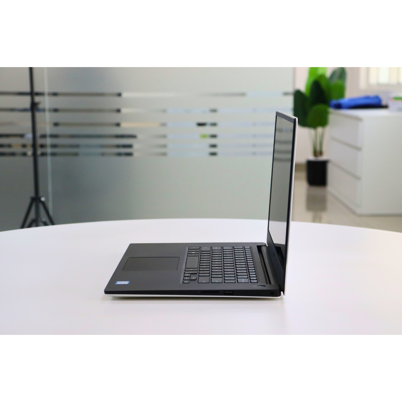 DELL PRECISION 5540: 9th Gen i7, 32GB RAM, 256GB SSD, SN:921979