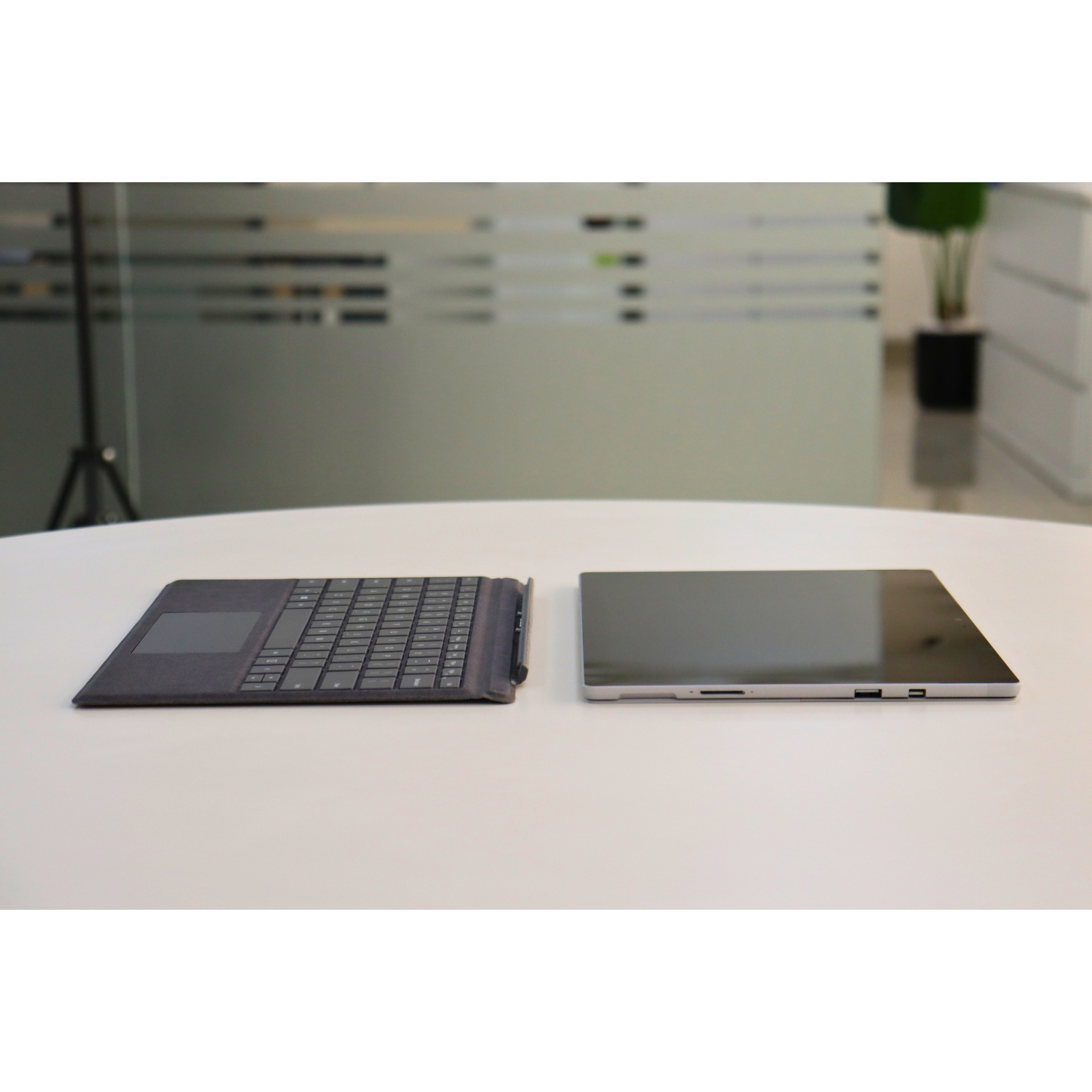 MICROSOFT SURFACE PRO 5: 7th Gen i5, 8GB RAM, 256GB SSD, SN:869945