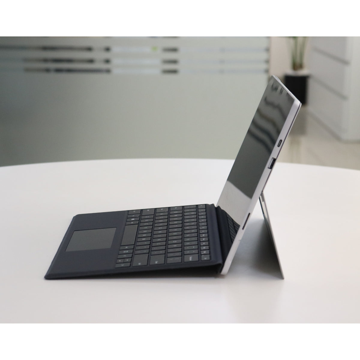MICROSOFT SURFACE PRO 7 : 11th Gen i5, 16GB RAM, 256GB SSD, SN:19077