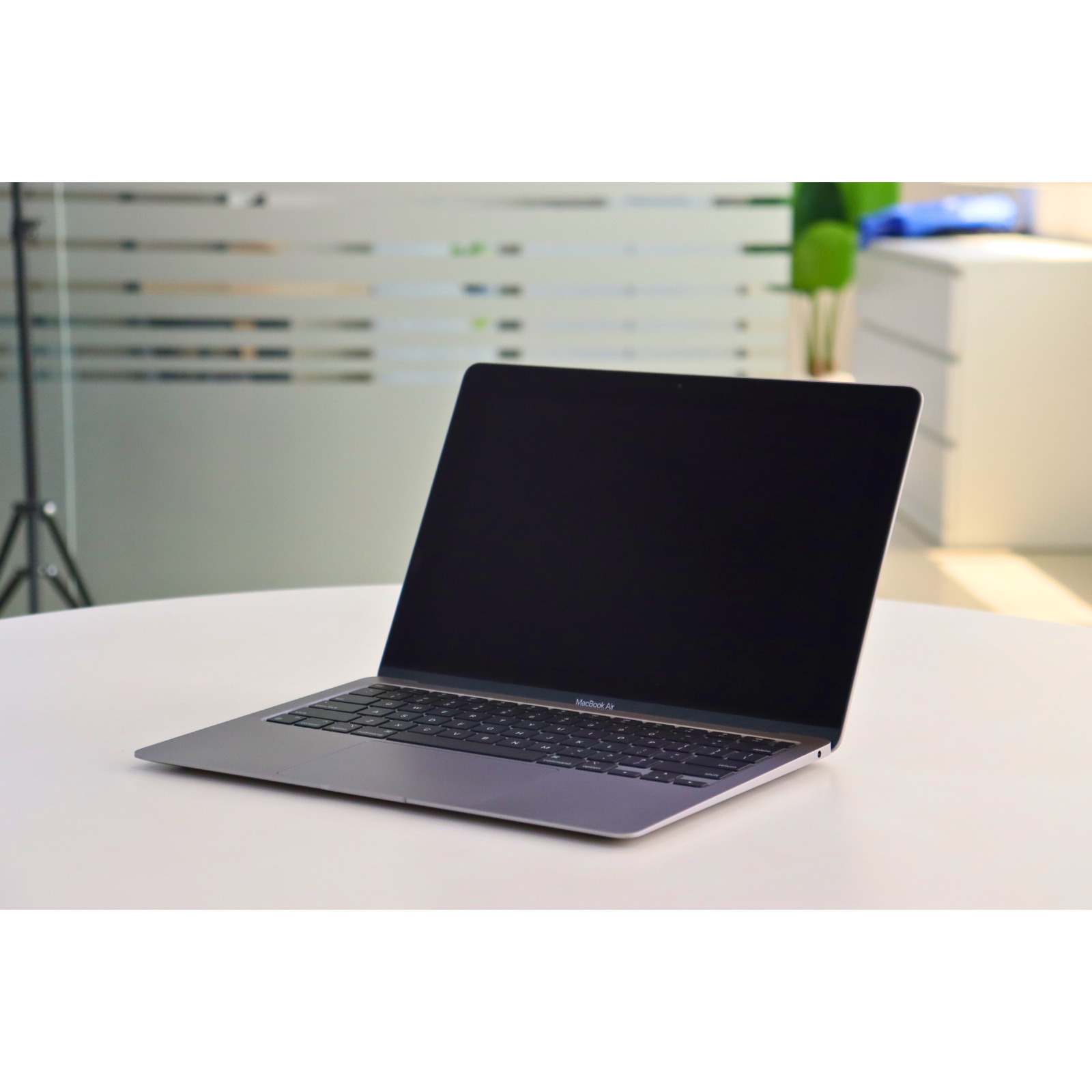 Apple MACBOOK AIR A2337(2020): M1, 8GB RAM, 256GB SSD, SN:58618