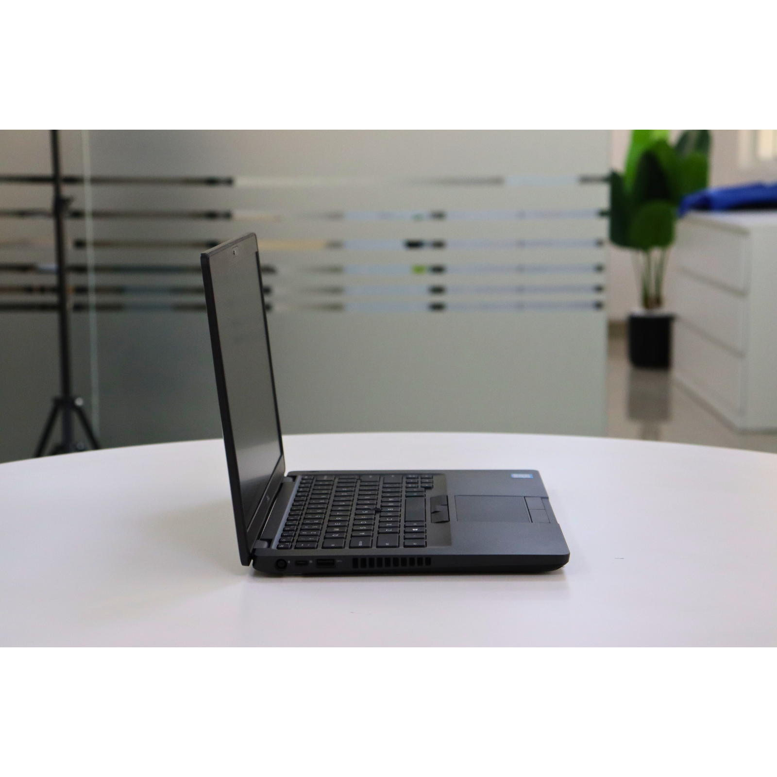 DELL LATITUDE 5400: 8th Gen i5, 8GB RAM, 256GB SSD, SN:15659