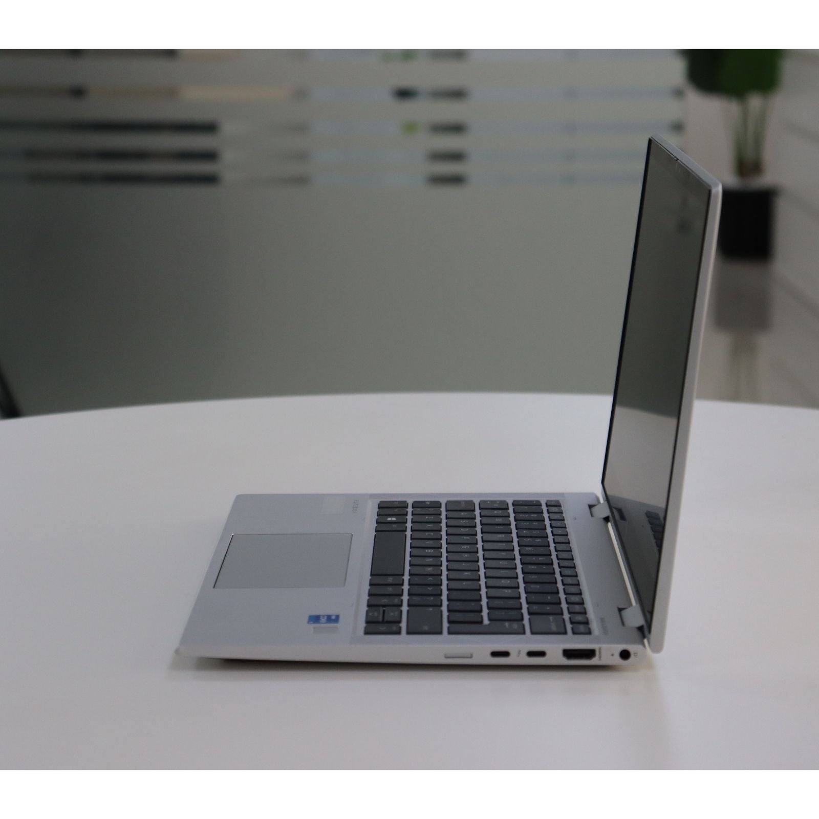 HP ELITEBOOK X360 830 G8: 11th Gen i5, 16GB RAM, 256GB SSD, SN:00003