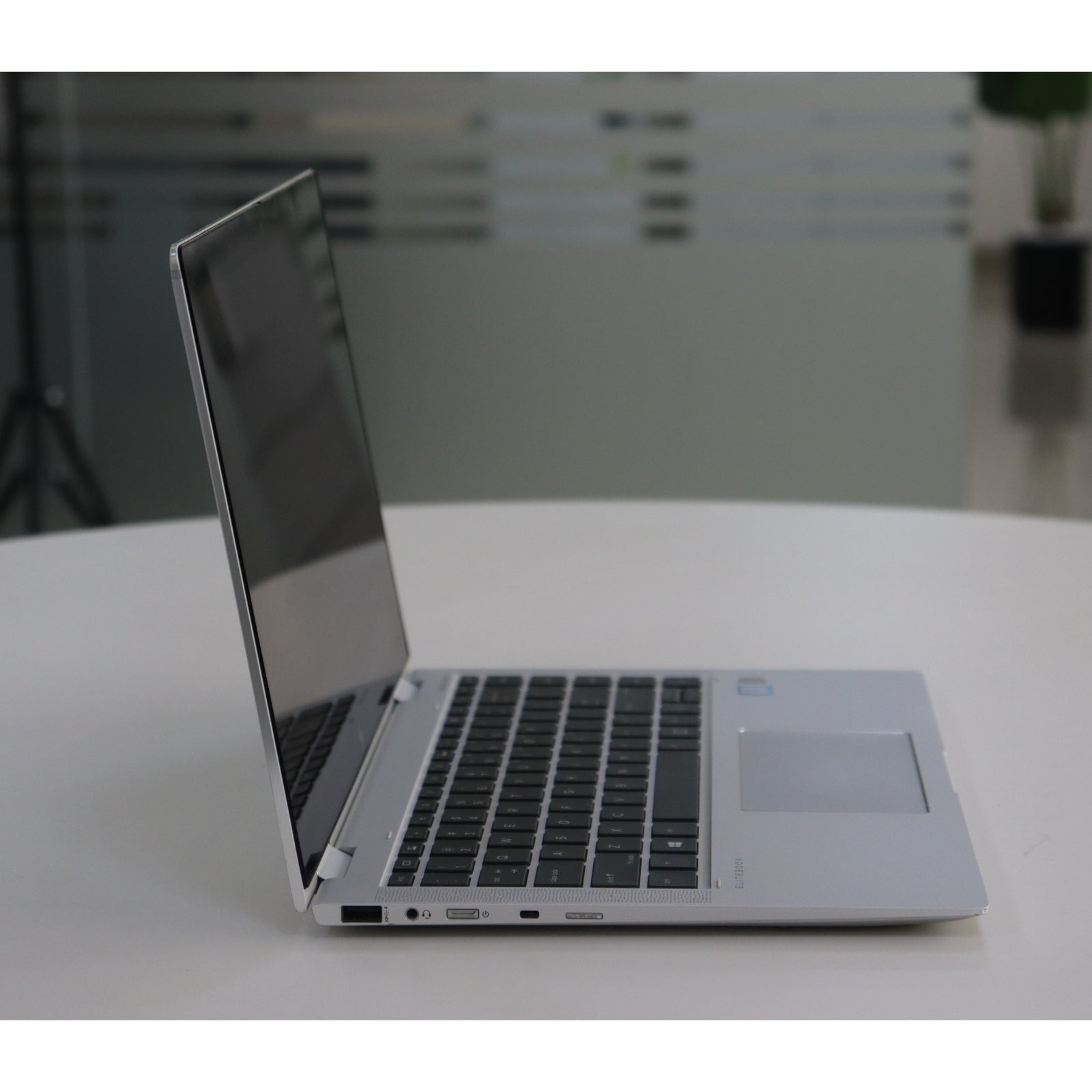 HP ELITEBOOK X360 1040 G6: 8th Gen i7, 16GB RAM, 256GB SSD, SN:21424