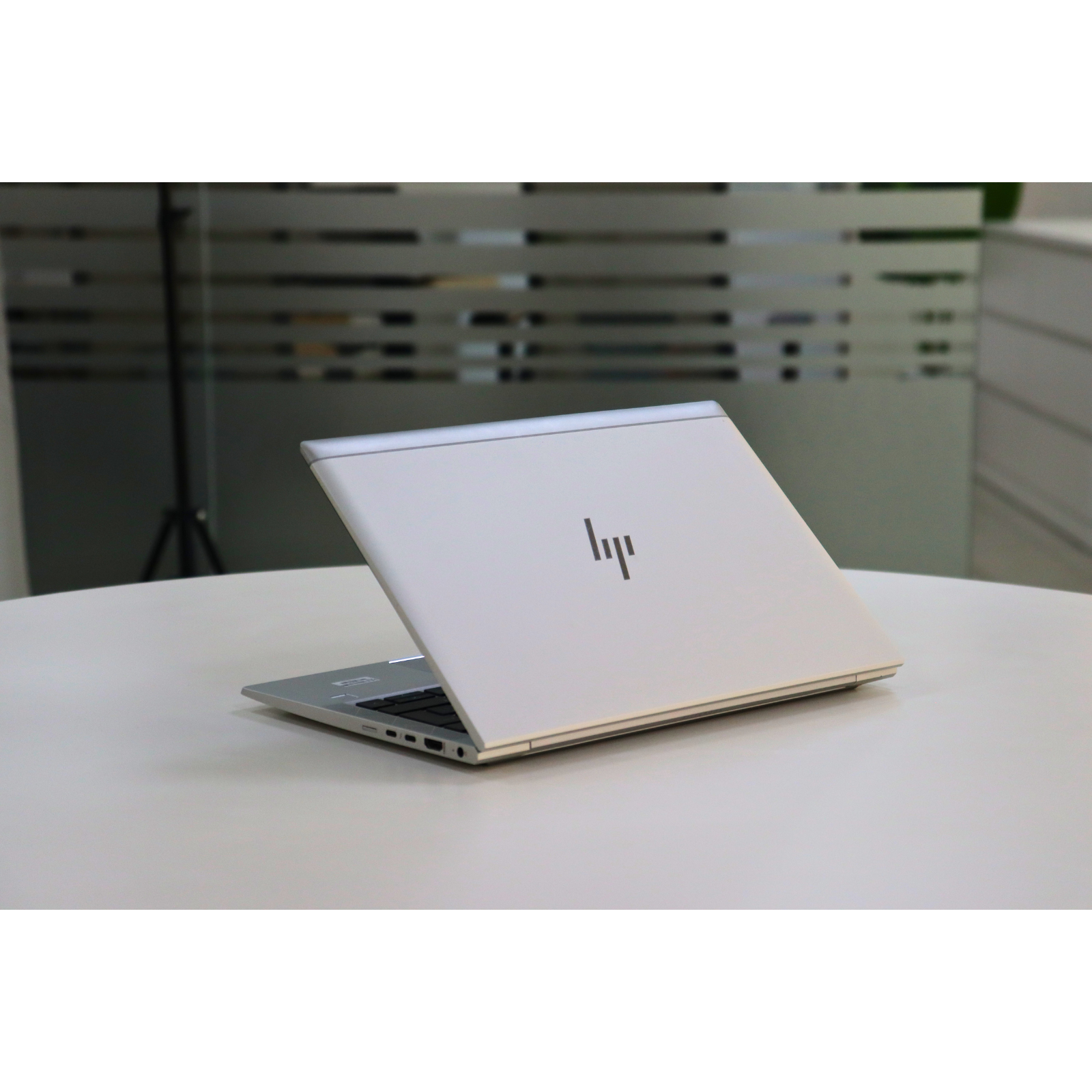 HP ELITEBOOK 830 G8: 11th Gen i5, 8GB RAM, 256GB SSD, SN:00275