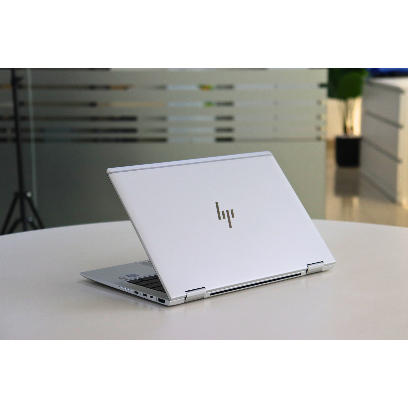 HP ELITEBOOK X360 1030 G4: 8th Gen i5, 16GB RAM, 256GB SSD, SN:871838