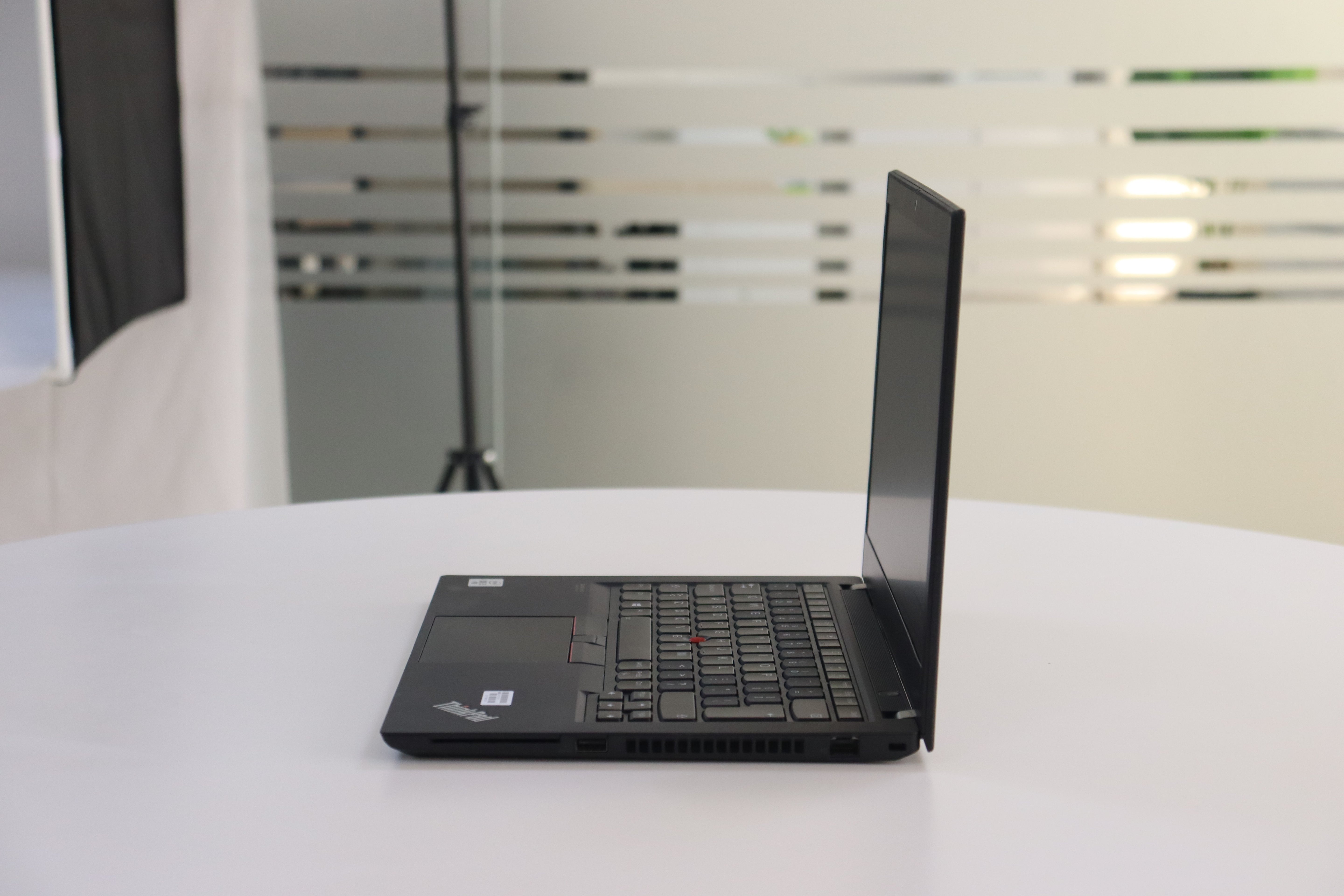 LENOVO THINKPAD T14 GEN 1: Intel Core i5, 10th Gen, 16GB RAM, 256GB SSD SN:01710