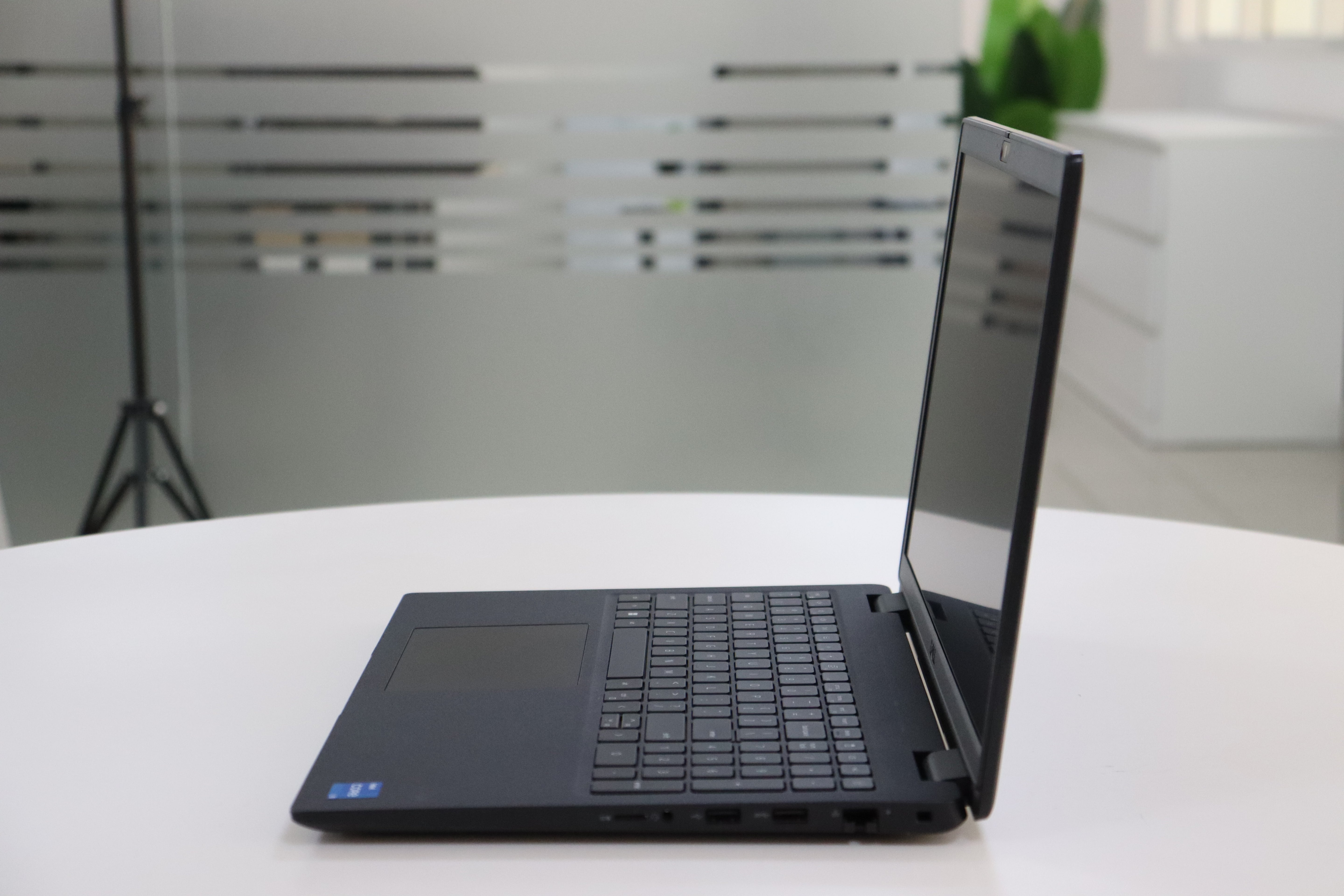DELL LATITUDE 3530: 12th Gen i5, 8 GB RAM, 256 GB SSD, SN:53910 product photo 3