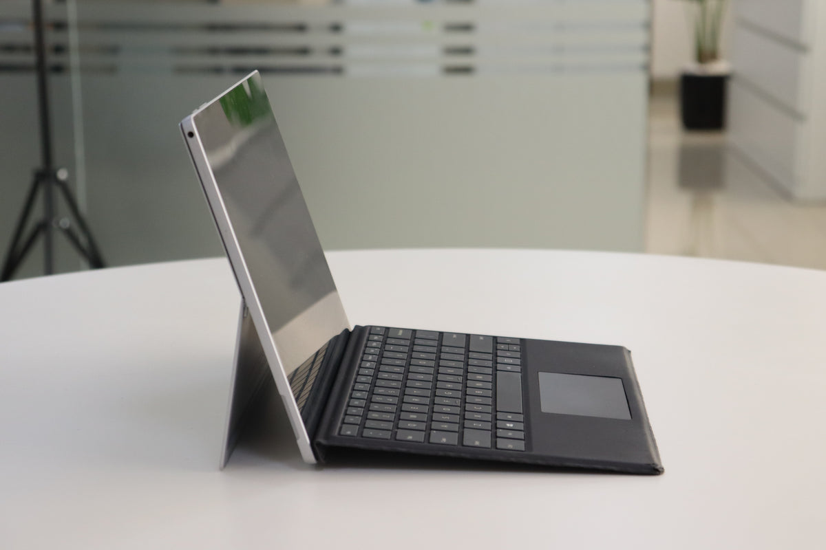 MICROSOFT SURFACE PRO 6 SN:69335 left side view