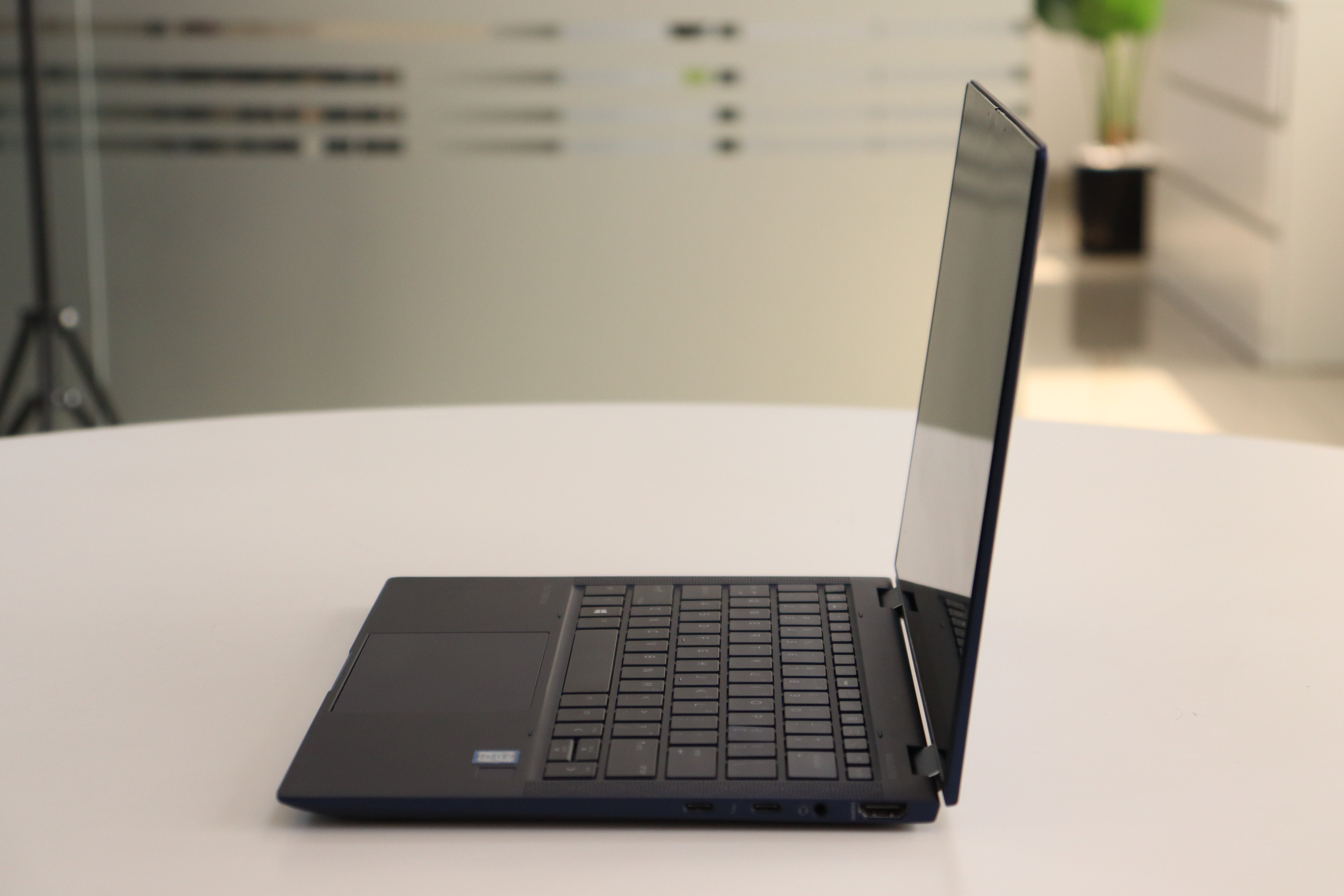 HP Elite Dragonfly SN:71979 product photo 3