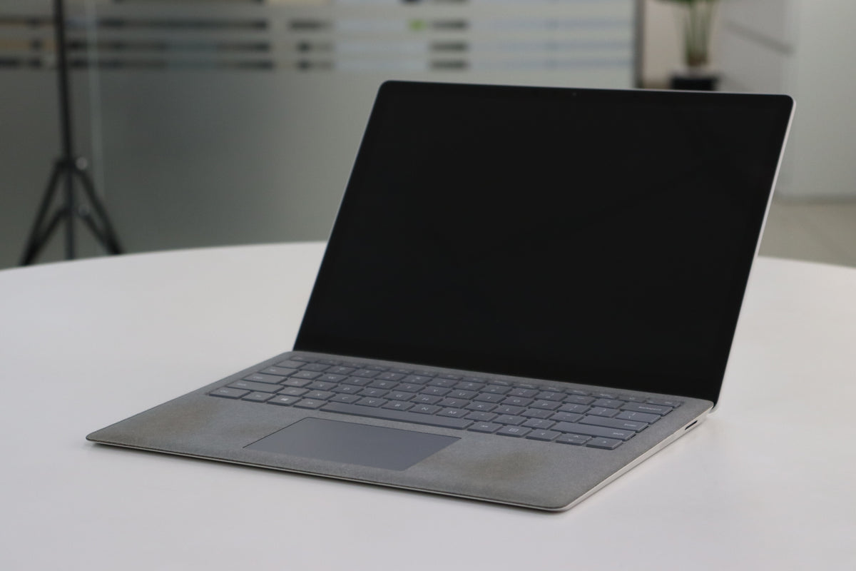 MICROSOFT SURFACE LAPTOP 2 SN:70394 right front angle
