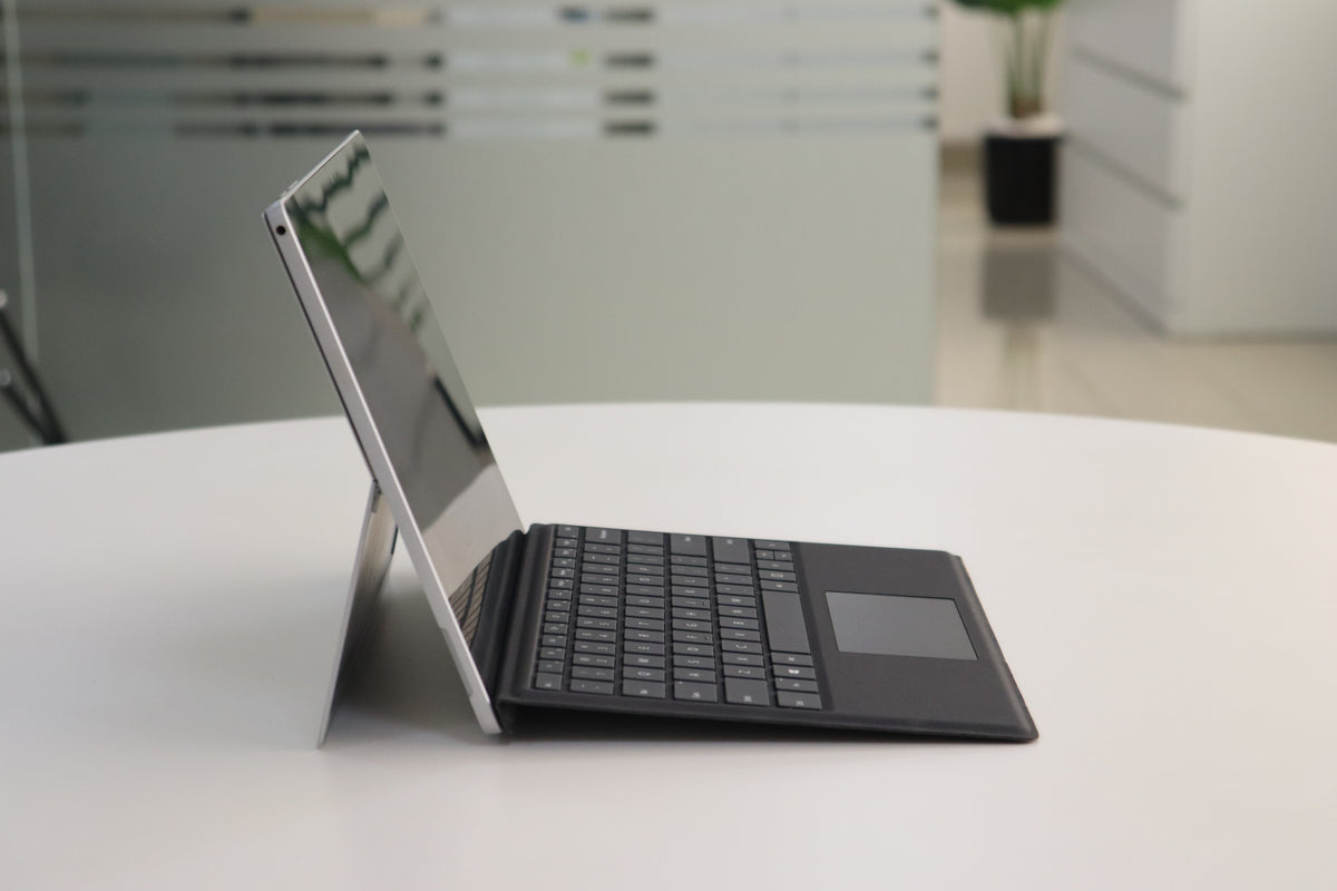 MICROSOFT SURFACE PRO 6 SN:76423 left side view