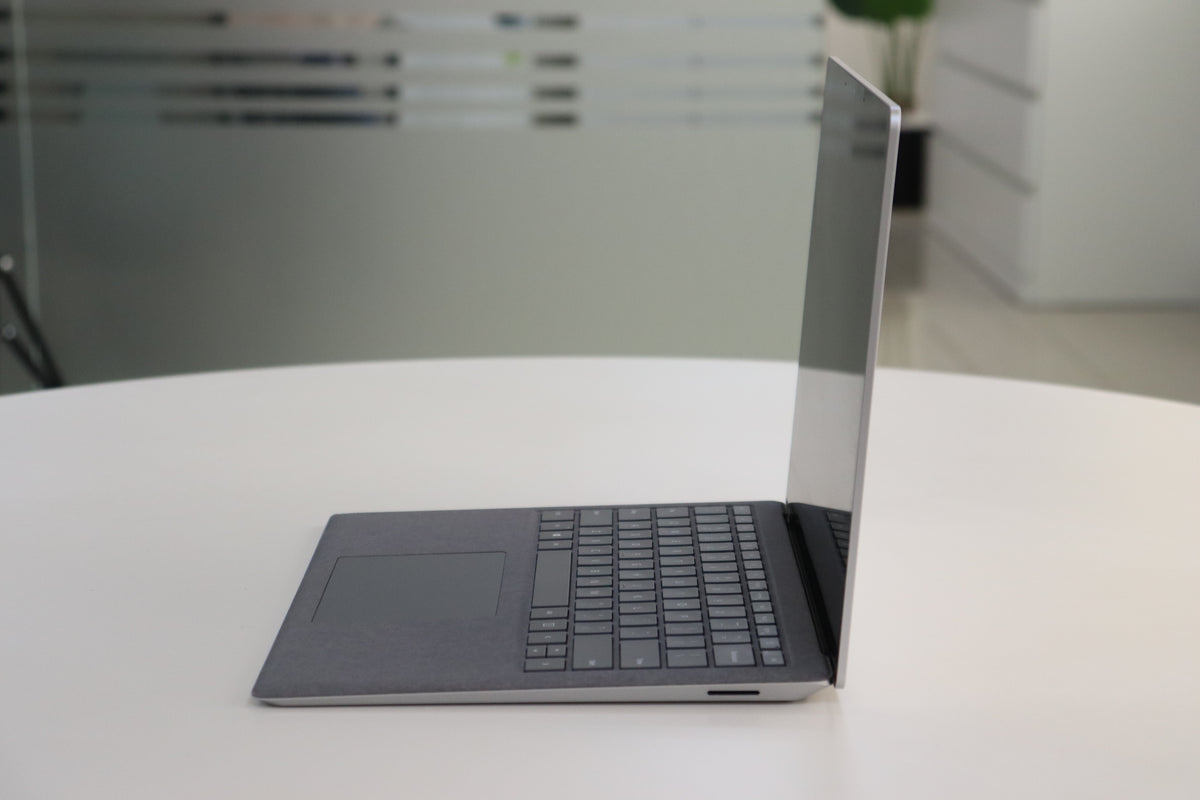 MICROSOFT SURFACE LAPTOP 3 SN:76451 right side view
