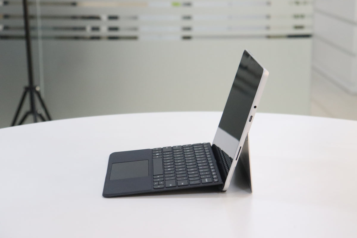 MICROSOFT SURFACE GO 2 SN:76489 right side view