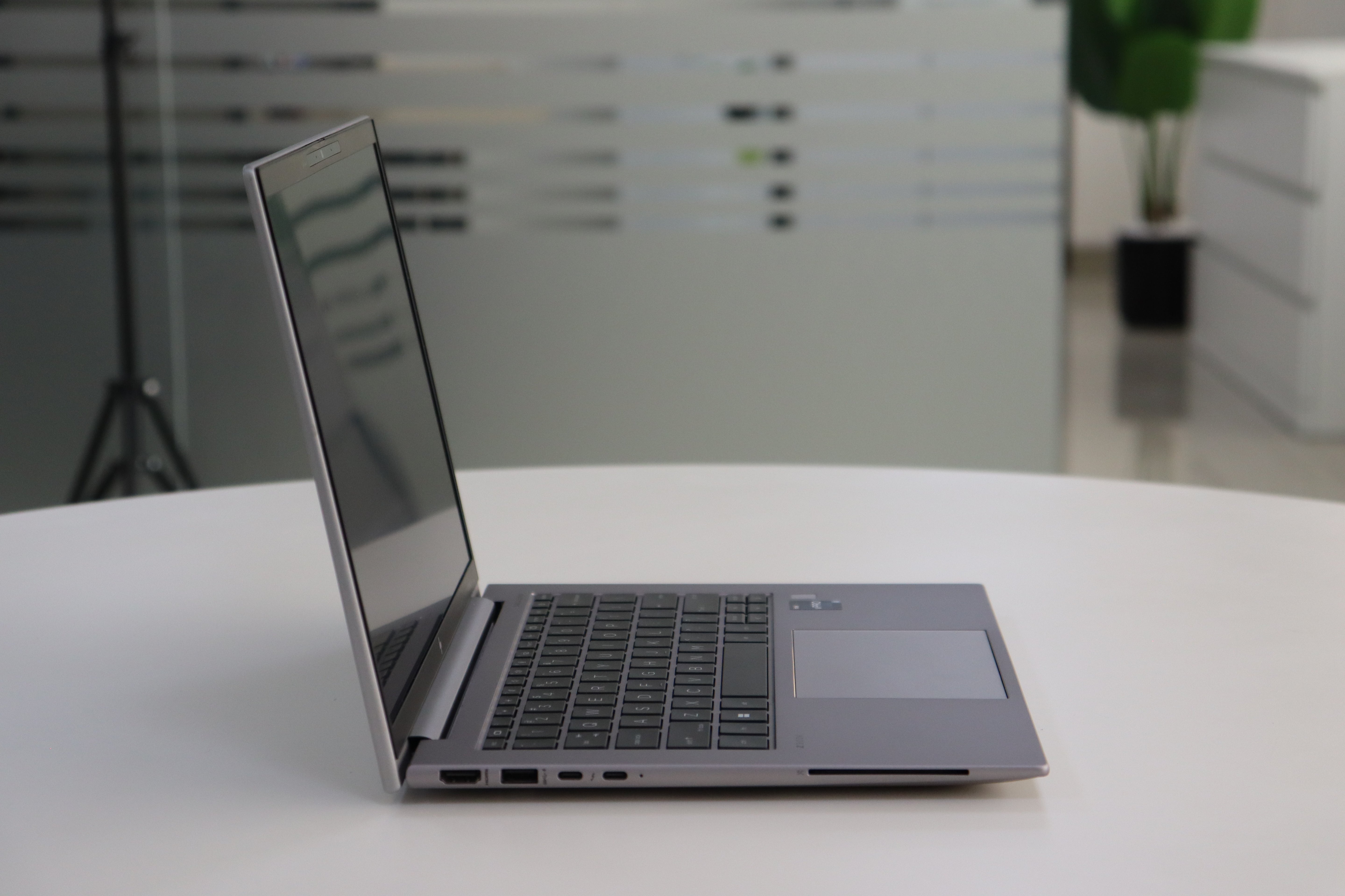 HP ZBook Firefly G10 SN:73516 product photo 4