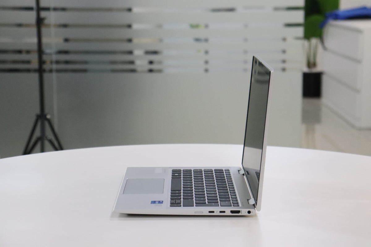 HP ELITEBOOK X360 830 G8 SN:76157 right side view