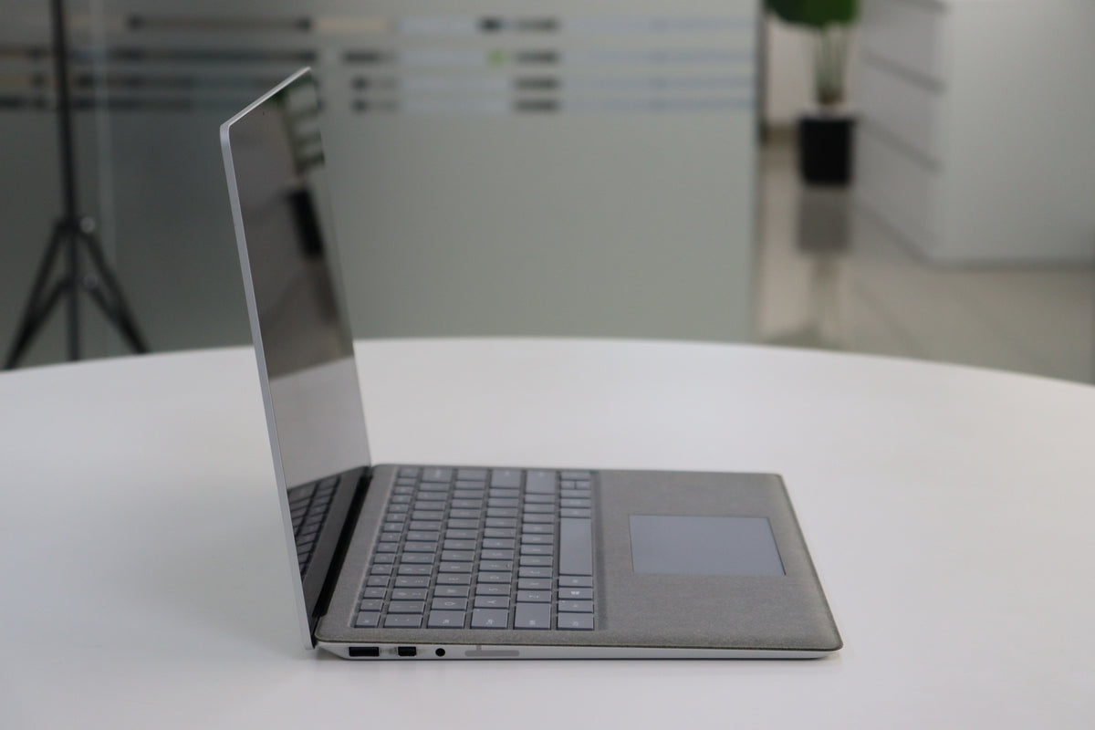 MICROSOFT SURFACE LAPTOP 2 SN:78320 left side view
