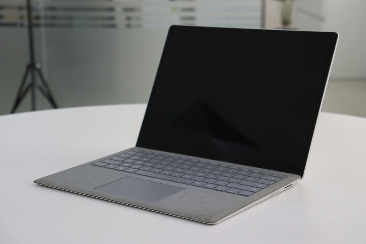 MICROSOFT SURFACE LAPTOP 2 SN:78320 right front angle
