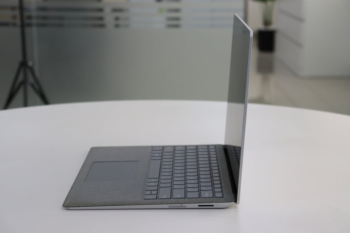 MICROSOFT SURFACE LAPTOP 2 SN:78320 right side view