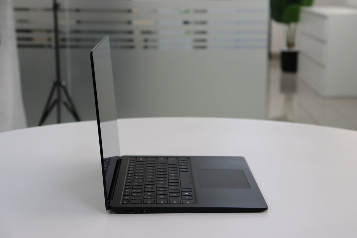 MICROSOFT SURFACE LAPTOP 3 SN:78326 left side view