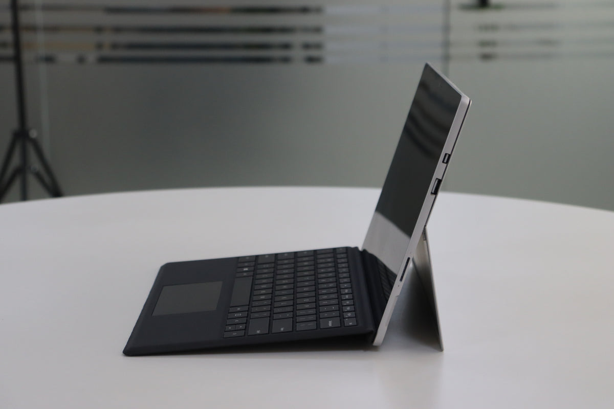 MICROSOFT SURFACE PRO 6 SN:78355 right side view