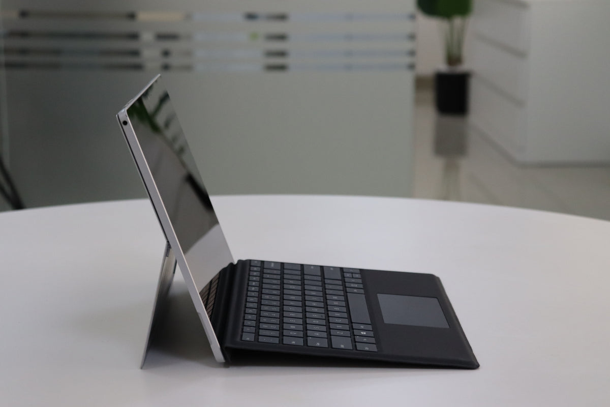 MICROSOFT SURFACE PRO 6 SN:78356 left side view