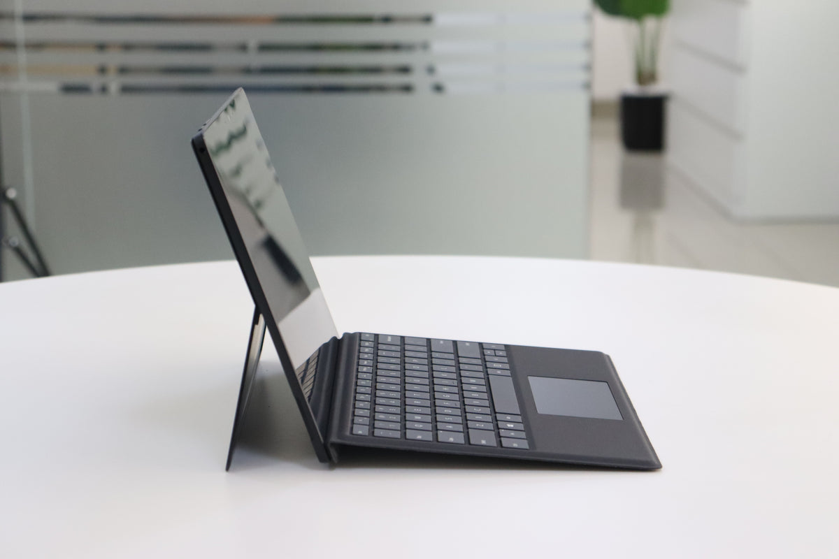 MICROSOFT SURFACE PRO 7 SN:78363 left side view