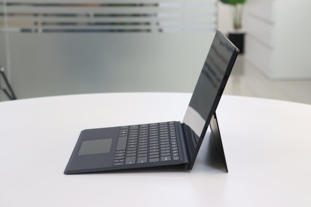 MICROSOFT SURFACE PRO 7 SN:78363 right side view