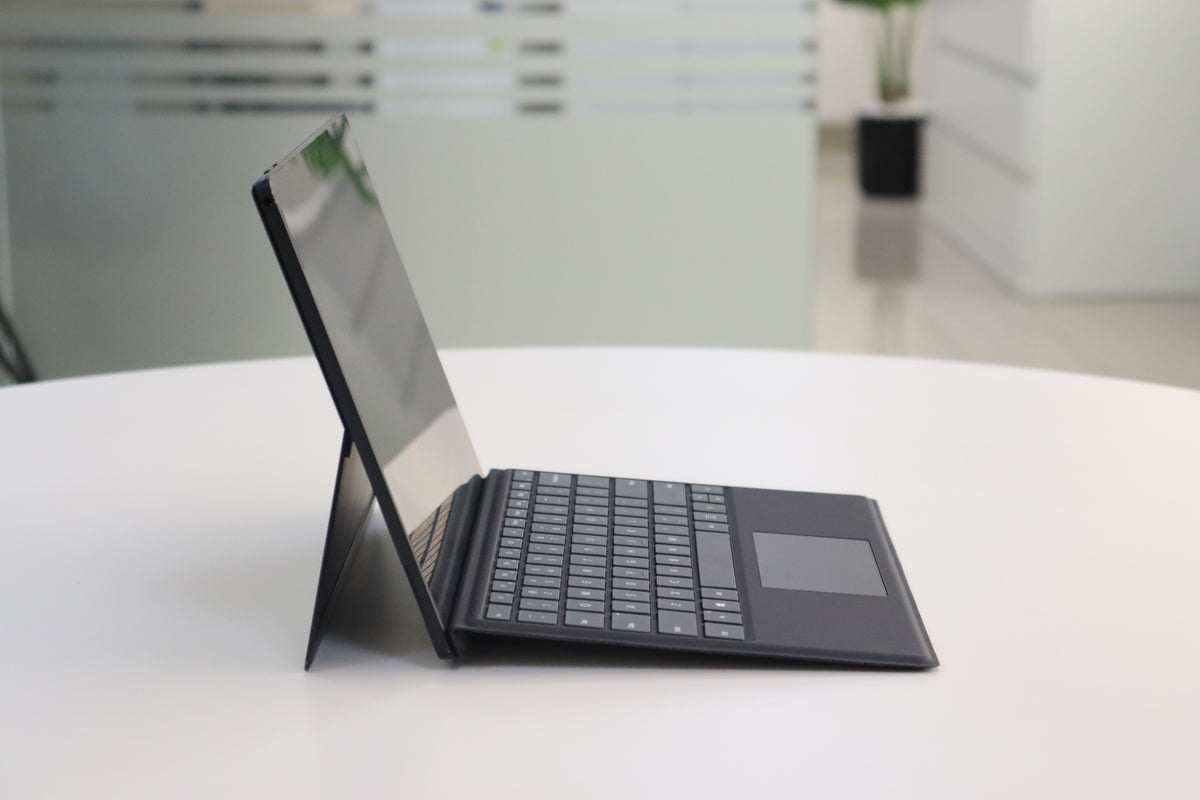 MICROSOFT SURFACE PRO 7 SN:78364 left side view