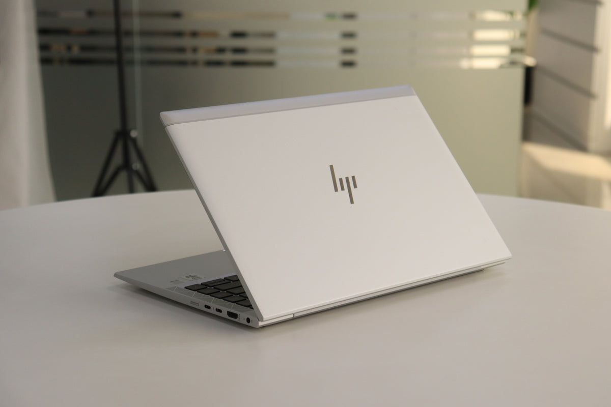 HP ELITEBOOK 840 G7 SN:95654 rear right angle