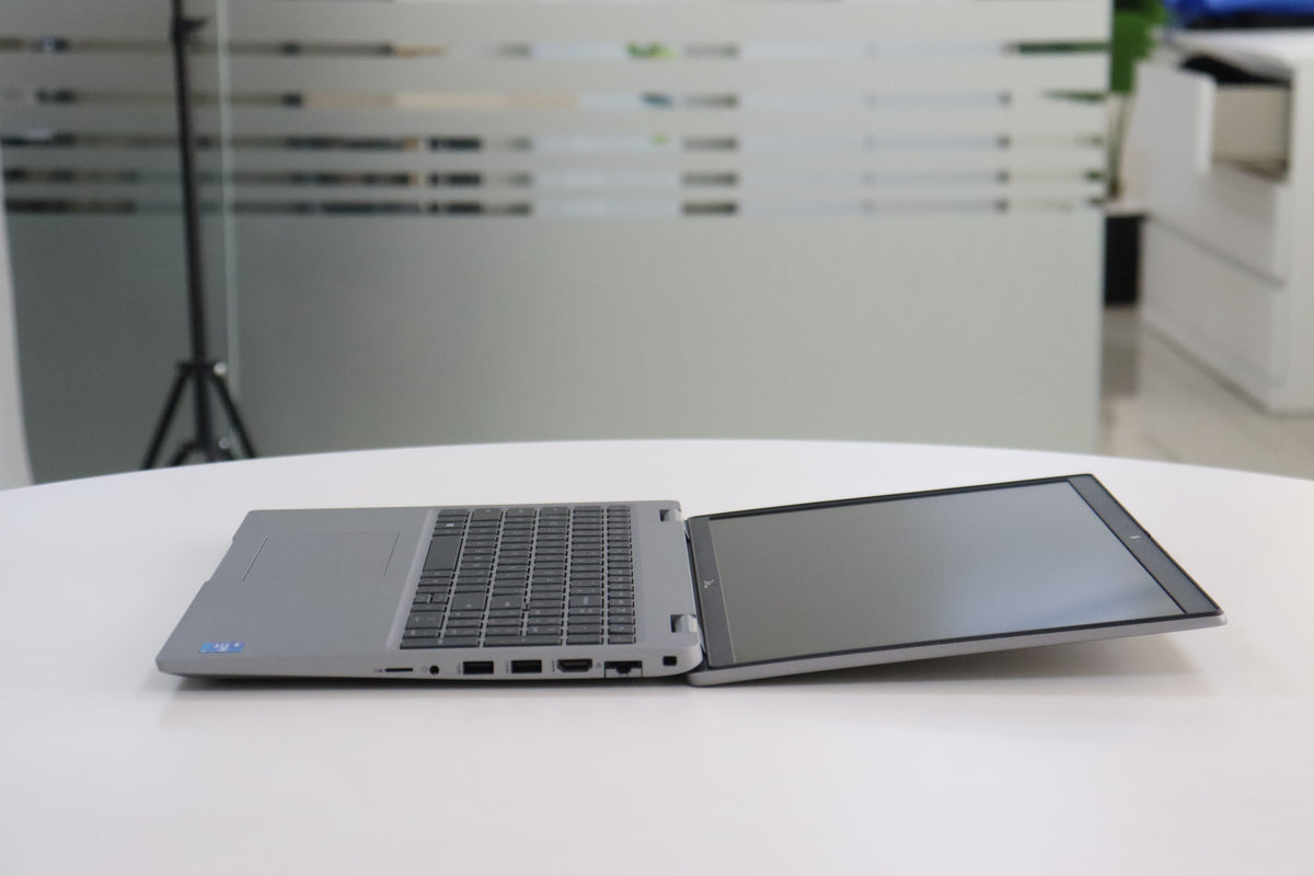DELL LATITUDE 5520 SN:97913 flat open view