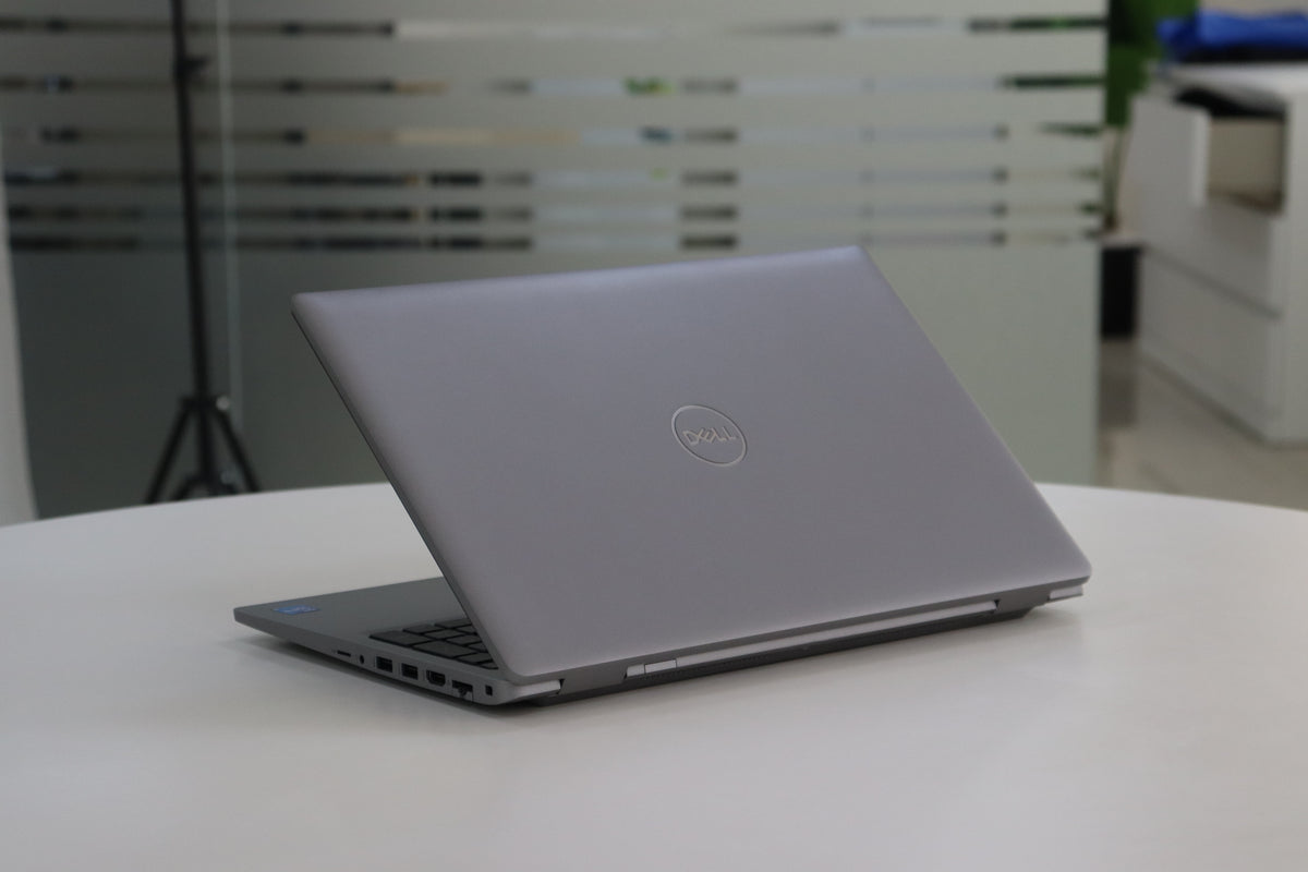 DELL LATITUDE 5520 SN:97913 rear right angle