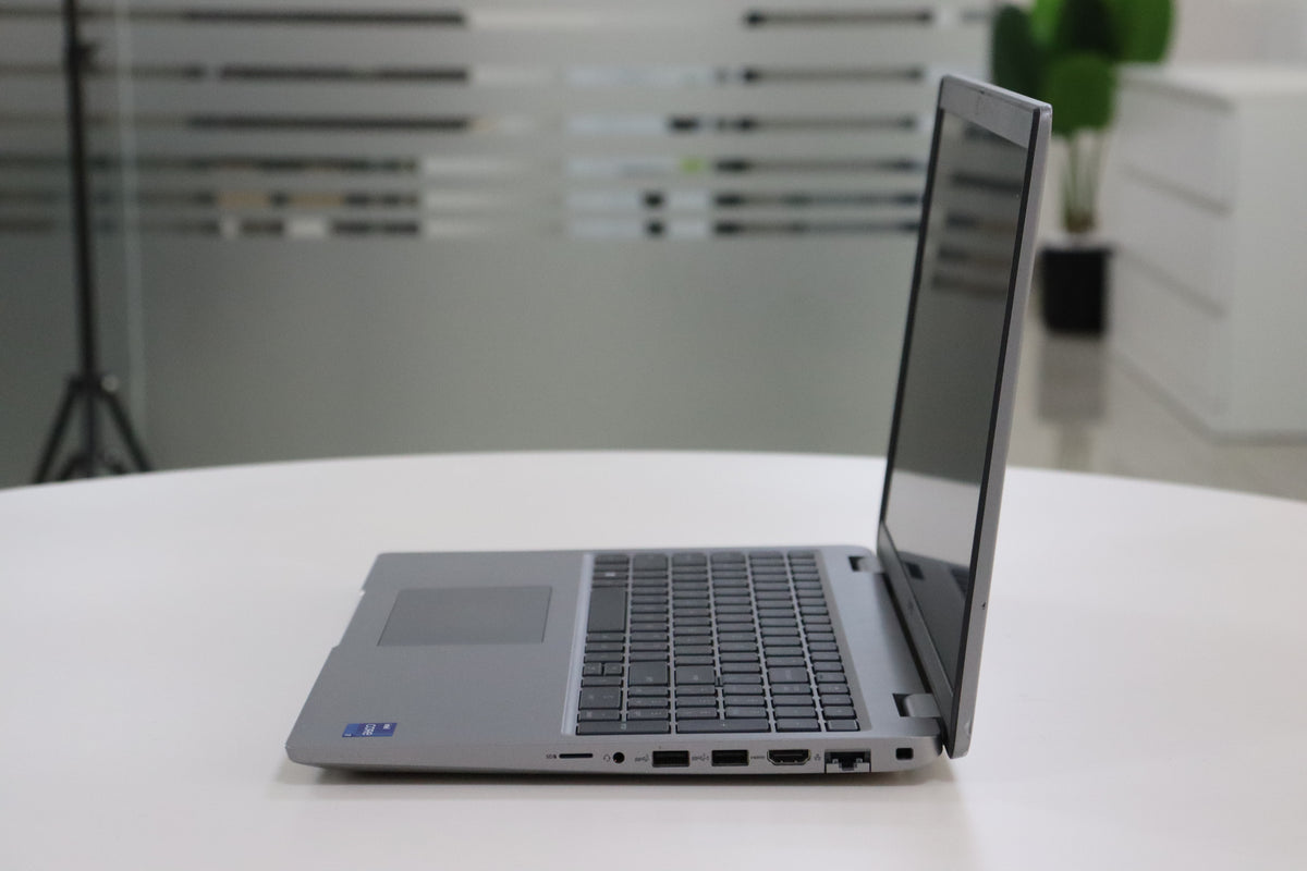 Dell Latitude 5540 SN:04958 product photo 3