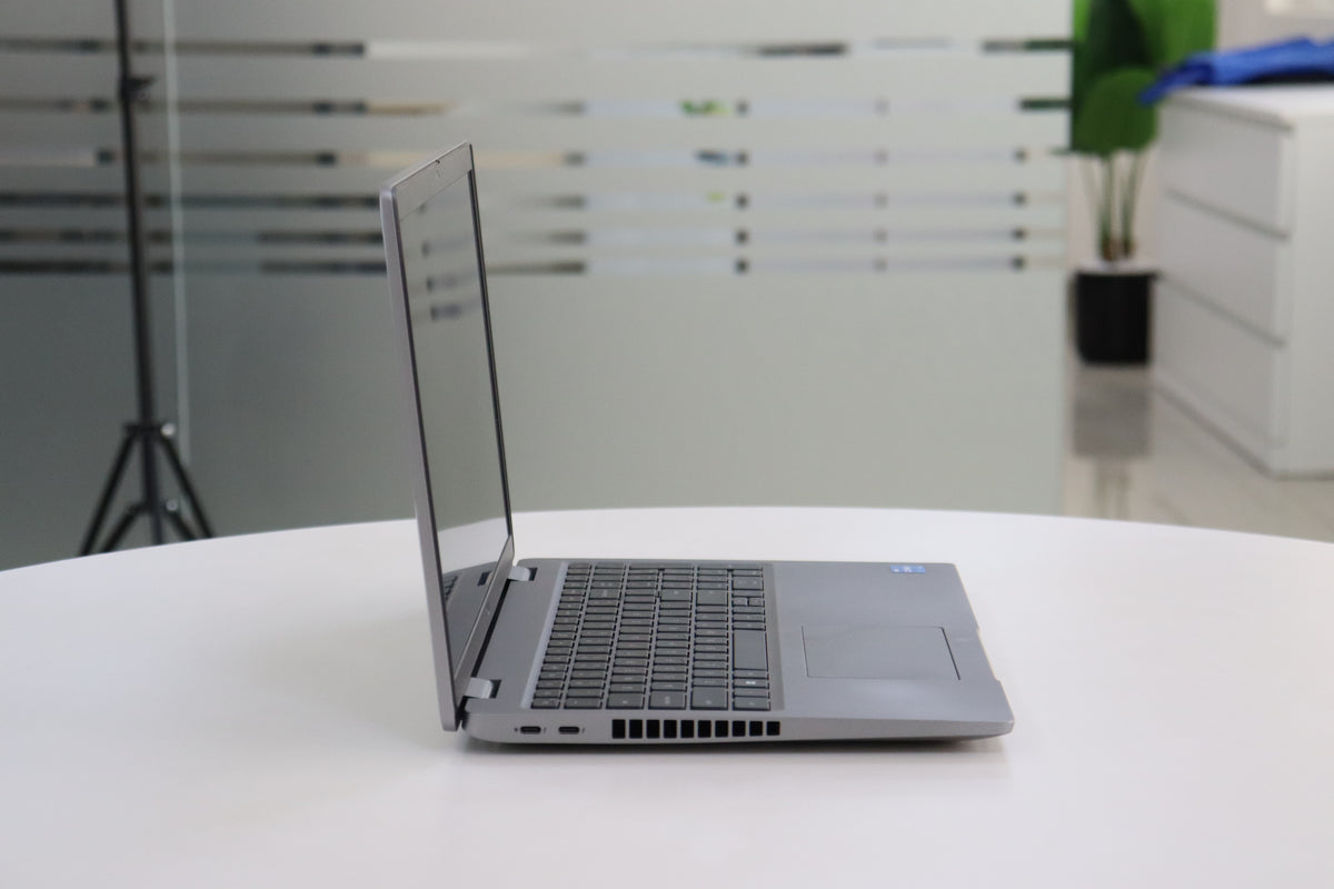 DELL LATITUDE 5530 SN:05916 left side view