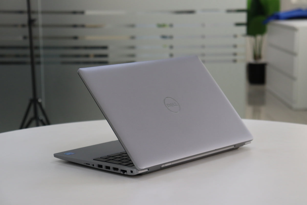 DELL LATITUDE 5530 SN:05916 rear right angle