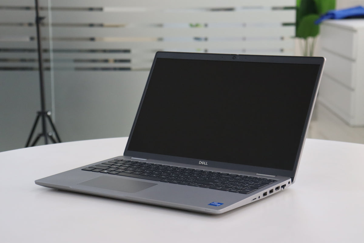 DELL LATITUDE 5530 SN:05916 right front angle