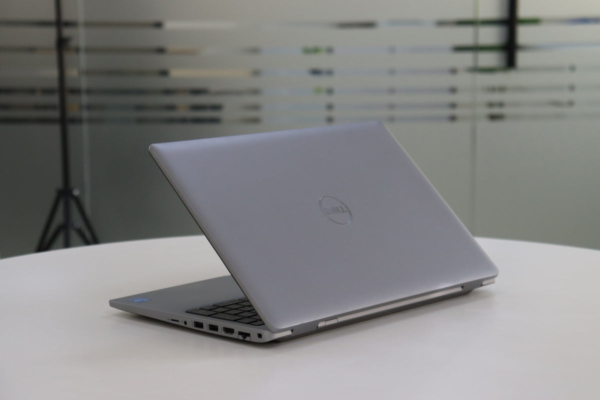 DELL LATITUDE 5530 SN:05924 rear right angle