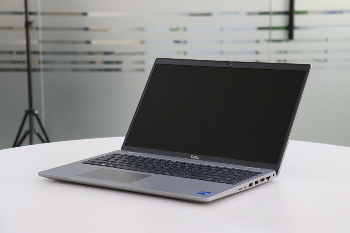 DELL LATITUDE 5530 SN:05924 right front angle