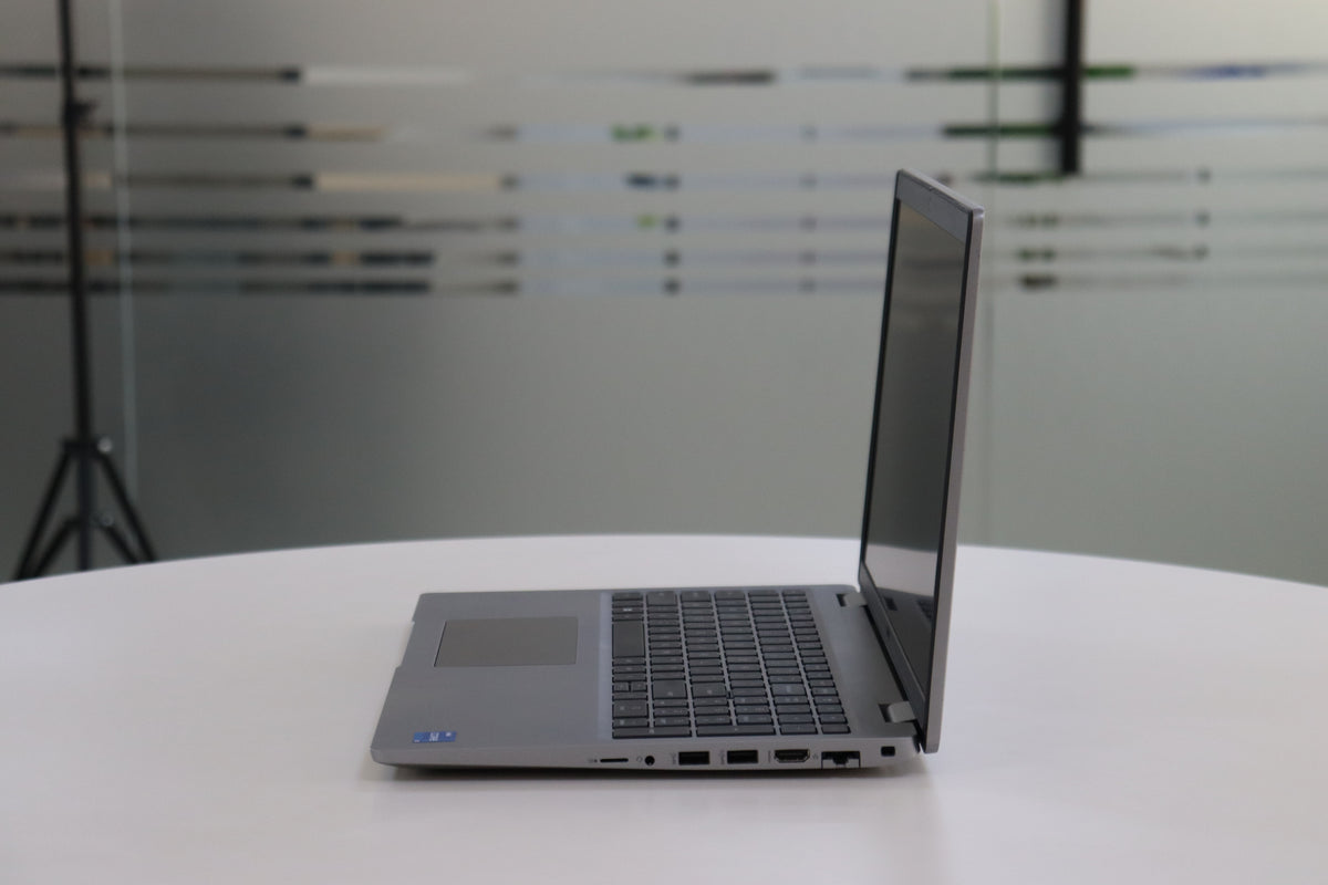 DELL LATITUDE 5530 SN:05924 right side view