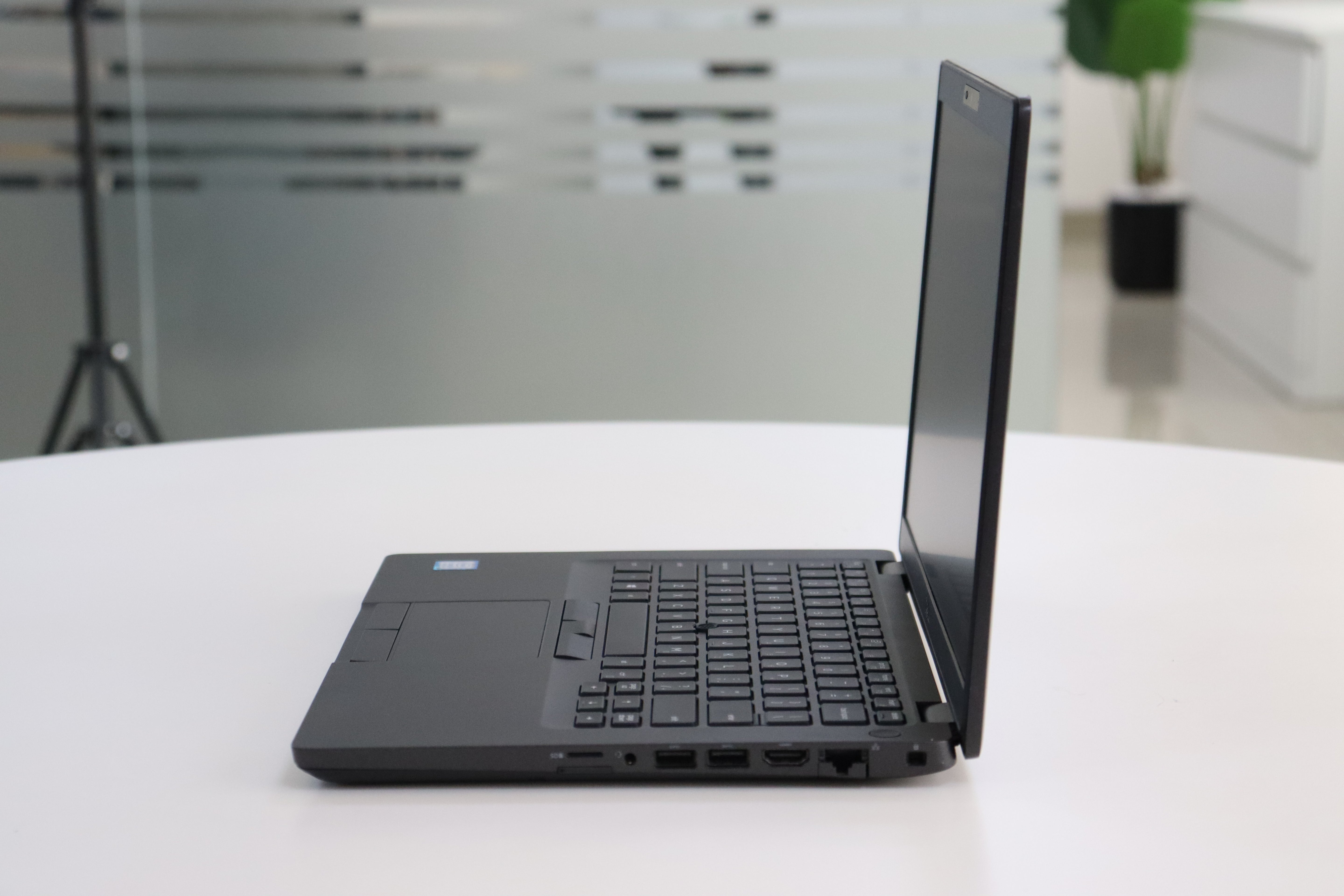 Dell Latitude 5400 SN:12316 product photo 3