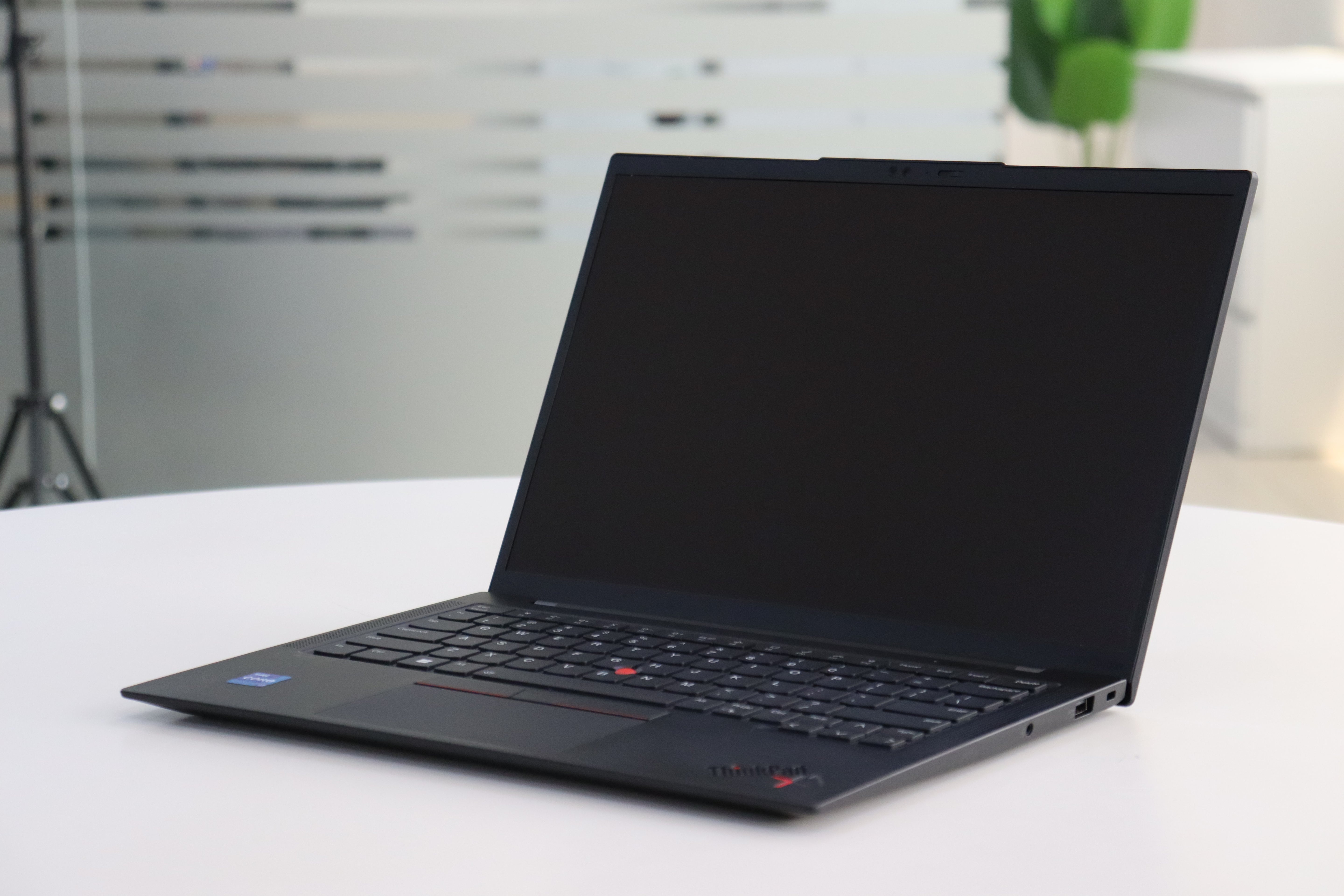 LENOVO THINKPAD X1 CARBON GEN 10 SN:16668 product photo 2
