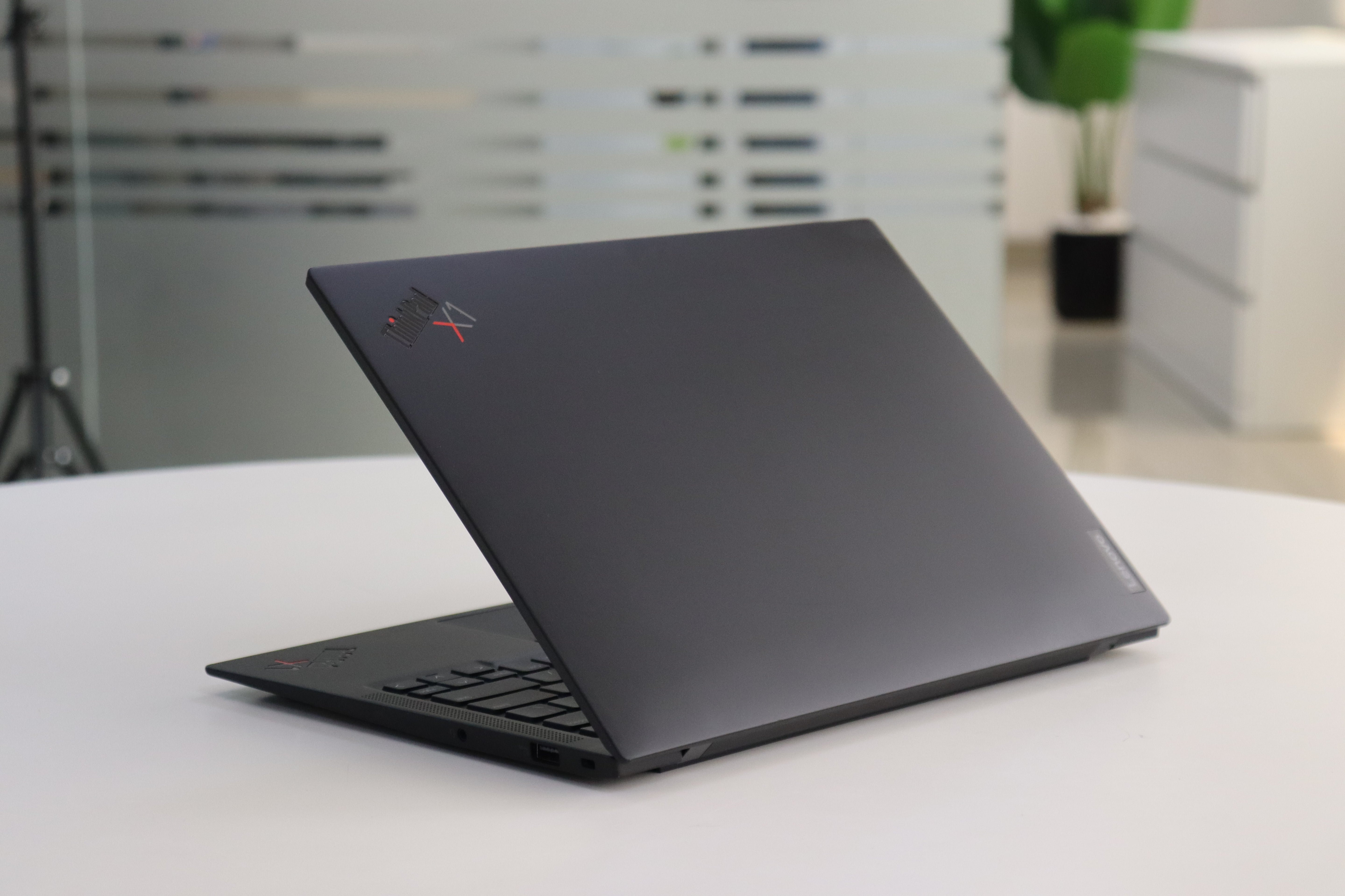 LENOVO THINKPAD X1 CARBON GEN 10 SN:16668 product photo 6