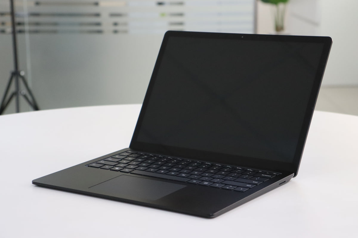 MICROSOFT SURFACE LAPTOP 4 SN:18681 right front angle