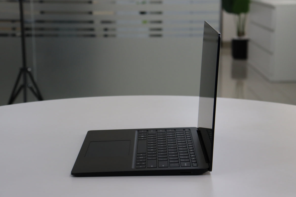 MICROSOFT SURFACE LAPTOP 4 SN:18681 right side view